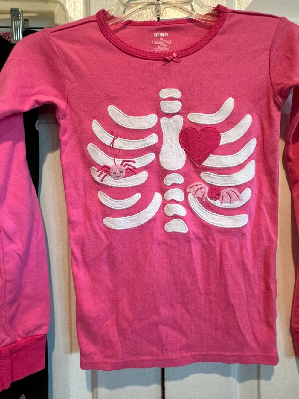 2 Pc Set🩷 Pink Long Sleeve Ribcage & Heart Tee w Black Heart Print Leggings